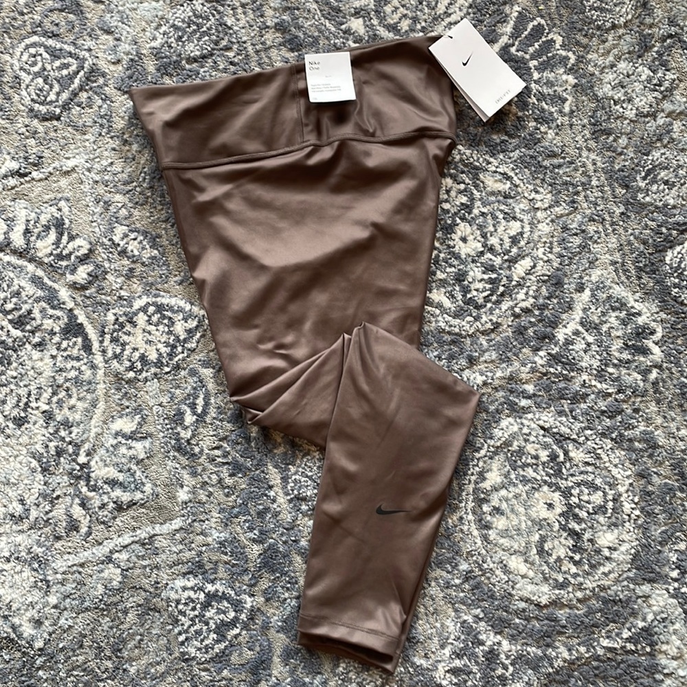 Women’s Medium Nike One Shine Mid-Rise Cropped Leggings Bronze Colored